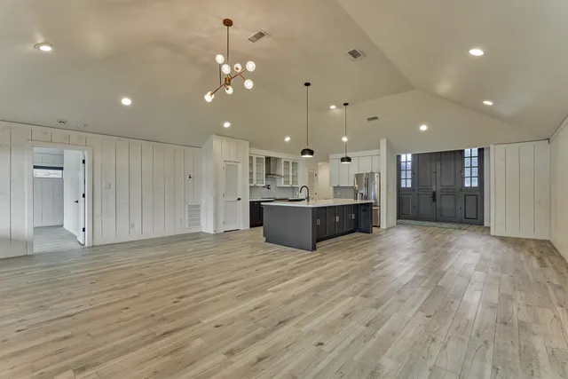 $875,000 | 14696 South Diamondhead, Conroe, TX 77356