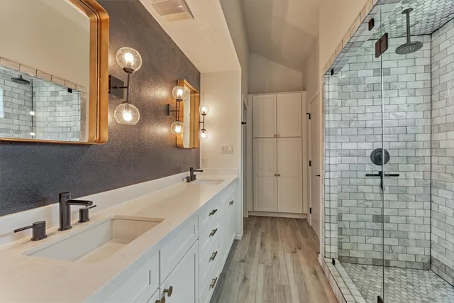 $875,000 | 14696 South Diamondhead, Conroe, TX 77356