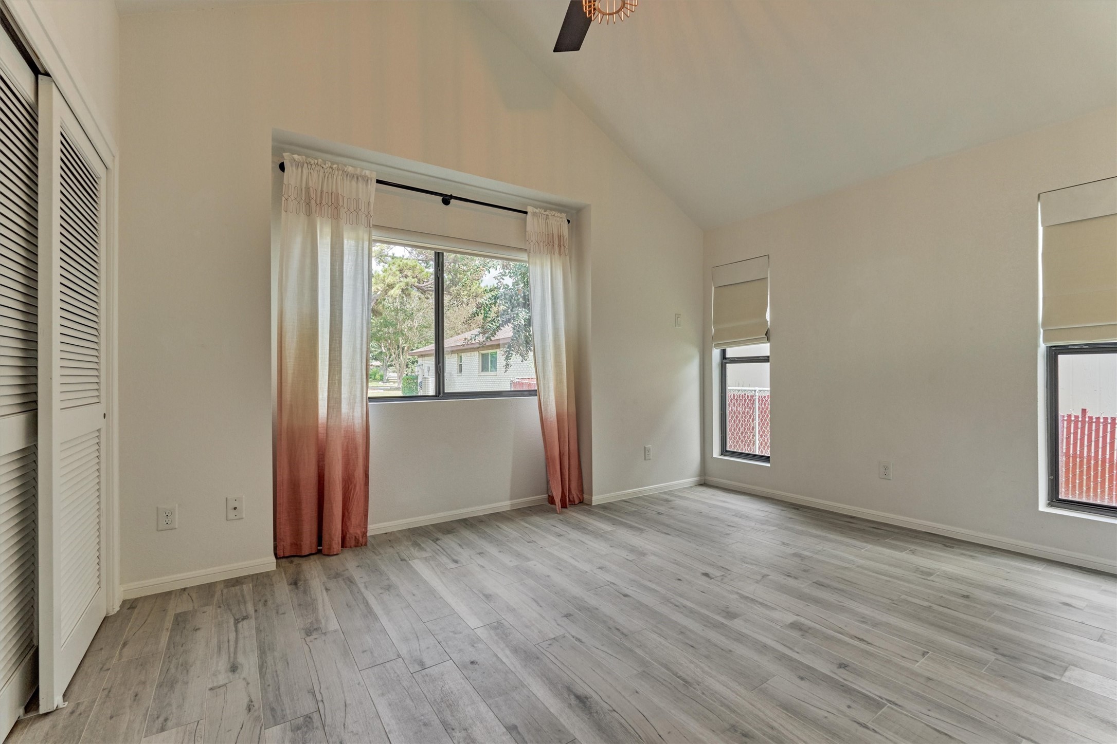 14696 South Diamondhead Conroe, TX 77356 - Photo 25 of 50 Extra bedroom with remote controlled window coverings.