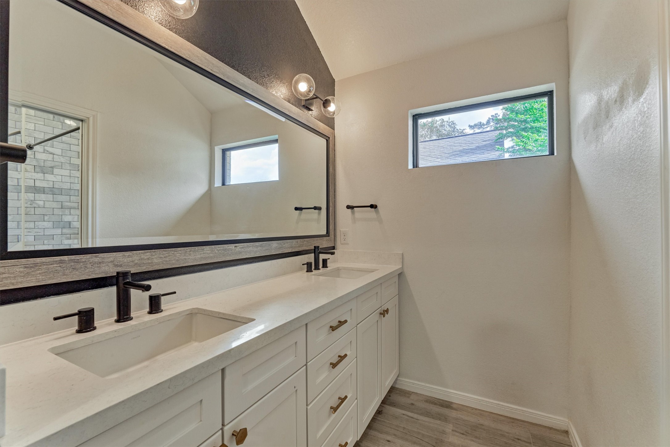 14696 South Diamondhead Conroe, TX 77356 - Photo 27 of 50 Full bath with double sinks.