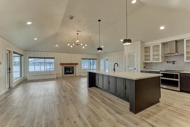 $875,000 | 14696 South Diamondhead, Conroe, TX 77356