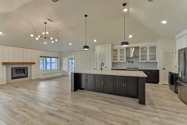 $875,000 | 14696 South Diamondhead, Conroe, TX 77356