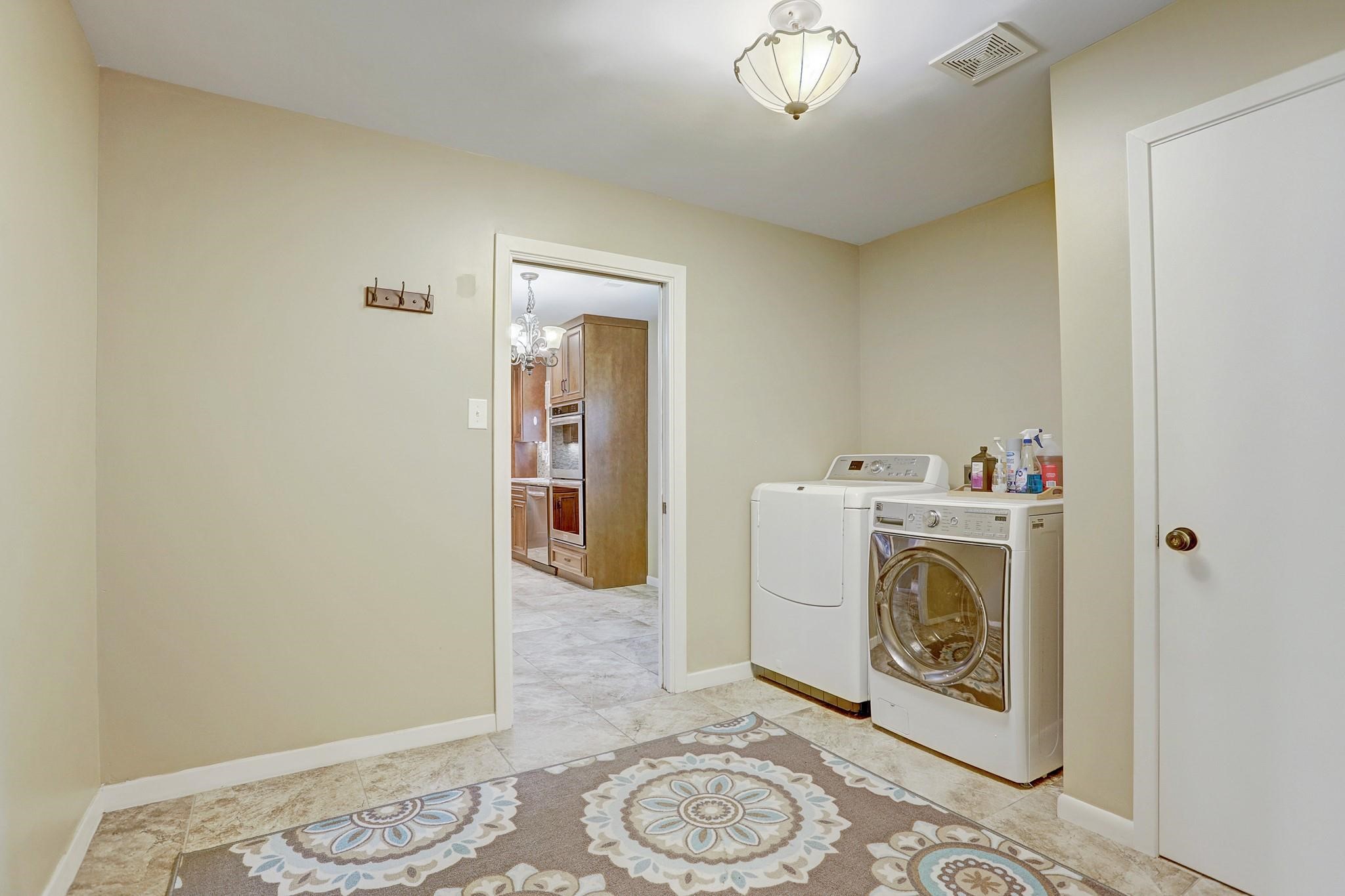 8019 Colgate Street Houston, TX 77061 - Photo 15 of 27 a utility room with dryer and washer