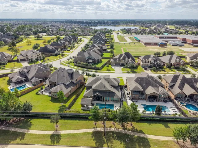 a view of a street with a yard