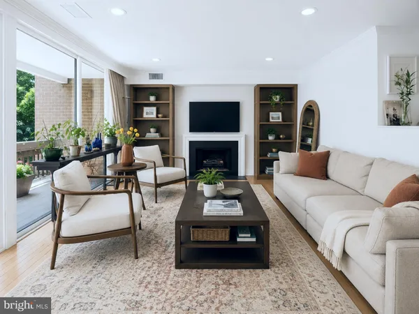 $790,000 | 4974 Sentinel Drive, Unit 13304, Bethesda, MD 20816