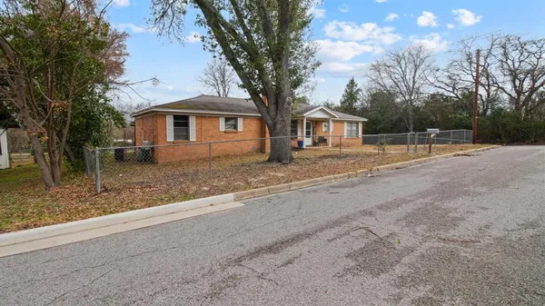 $210,000 | 700 Powderhorn Drive, Athens, TX 75751