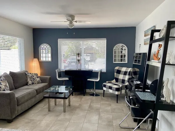 $2,200 | 1528 Northeast 32nd Street, Unit 1, Oakland Park, FL 33334
