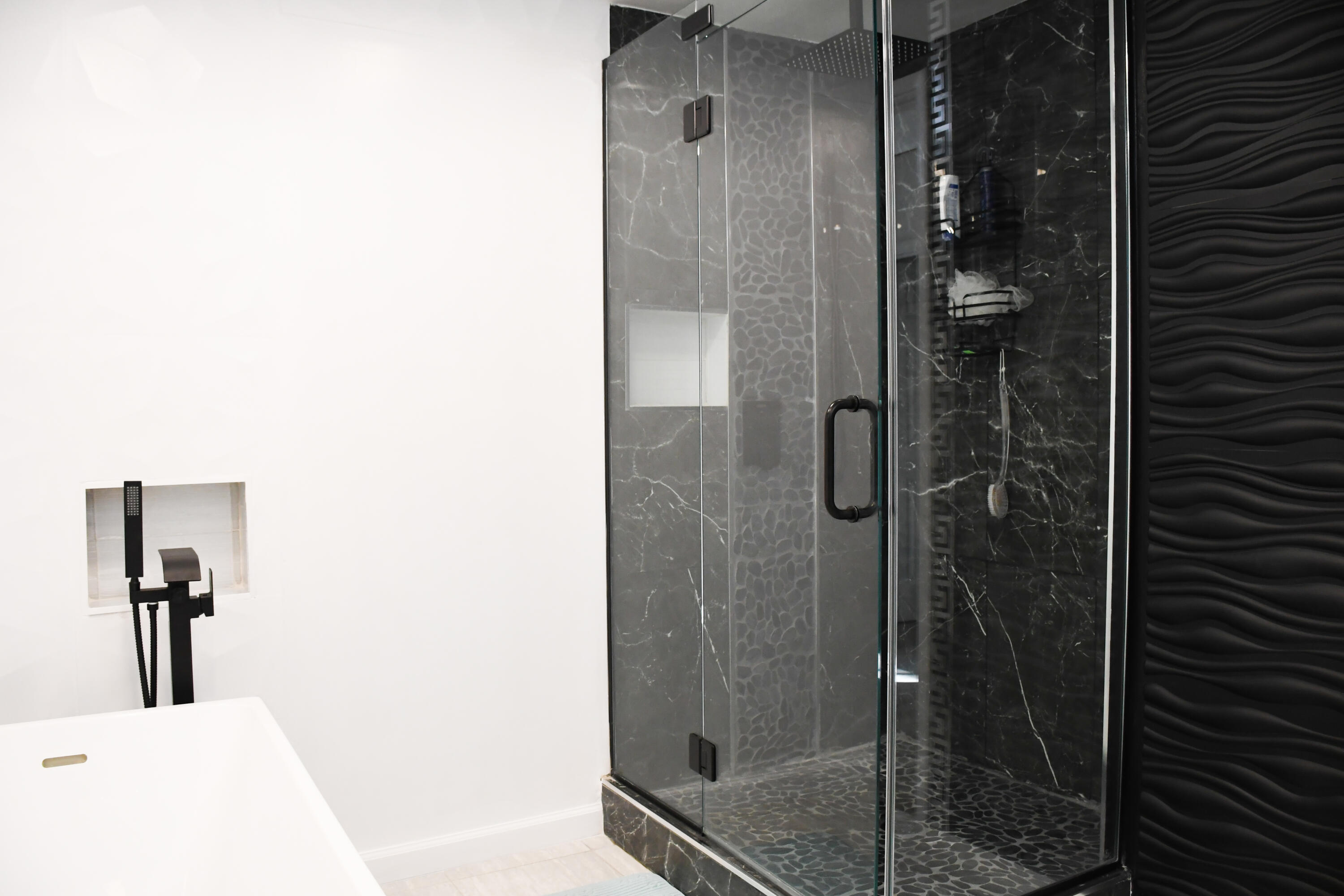 61576 Aberdeen Drive Joshua Tree, CA 92252 - Photo 12 of 31 a bathroom with a shower