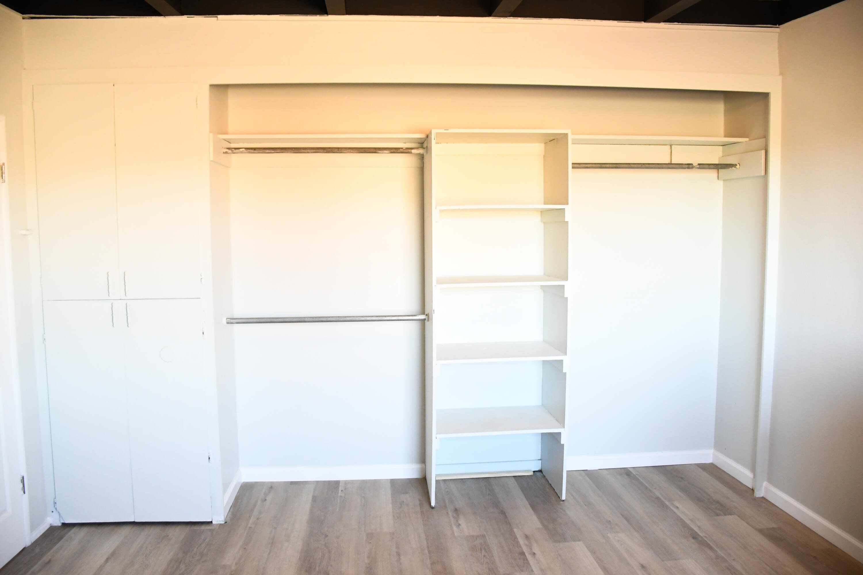 61576 Aberdeen Drive Joshua Tree, CA 92252 - Photo 24 of 31 a view of a room with wooden floor