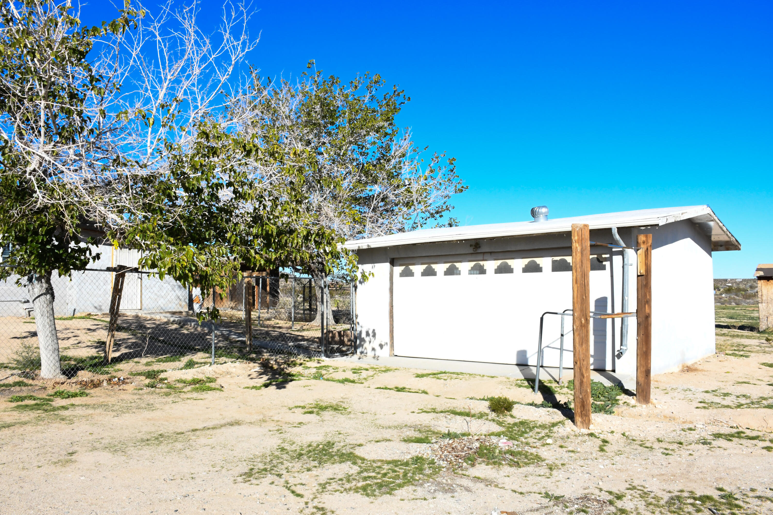 61576 Aberdeen Drive Joshua Tree, CA 92252 - Photo 31 of 31 a view of of tiny house with snow on the road