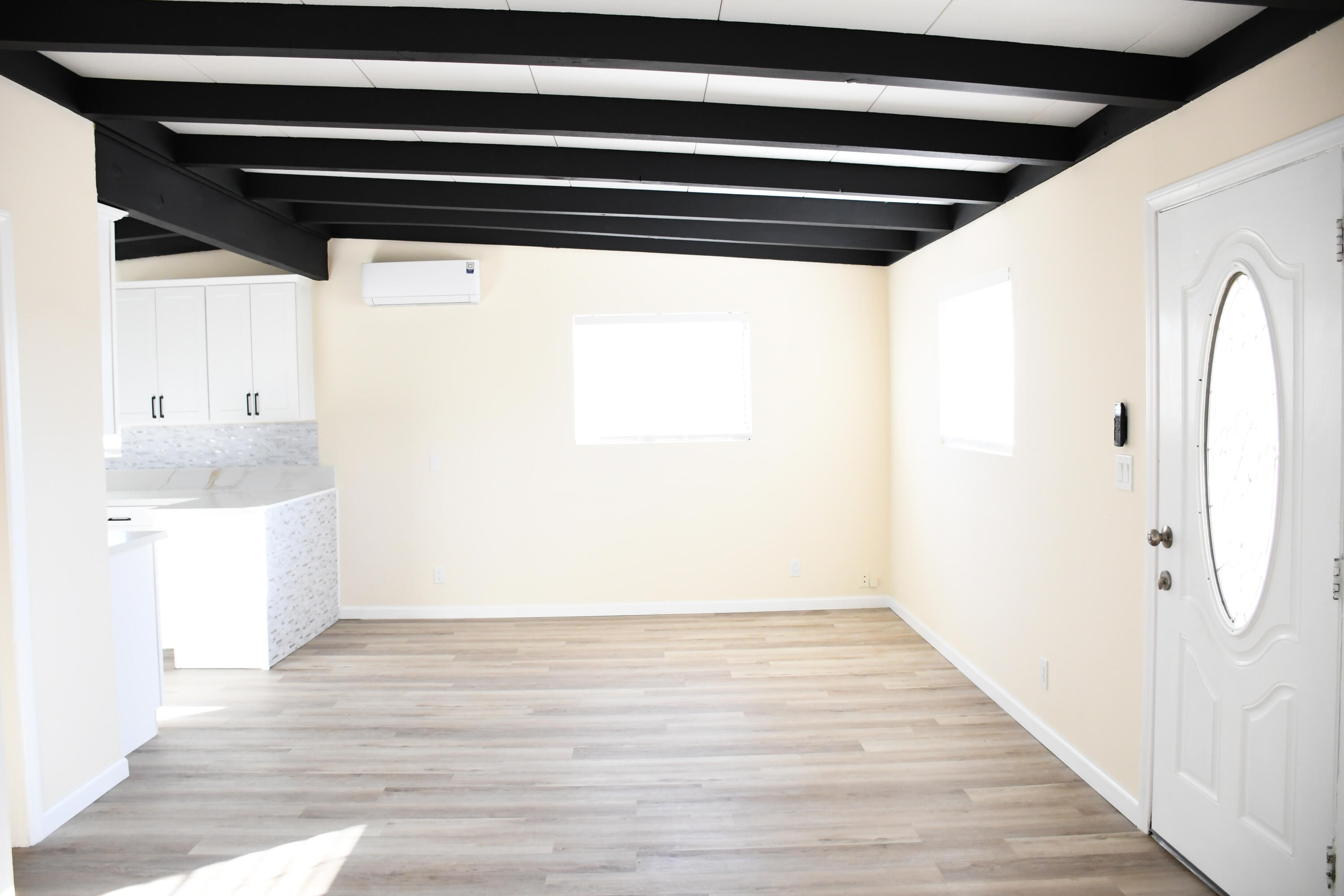 61576 Aberdeen Drive Joshua Tree, CA 92252 - Photo 8 of 31 a view of a hallway with wooden floor and entryway
