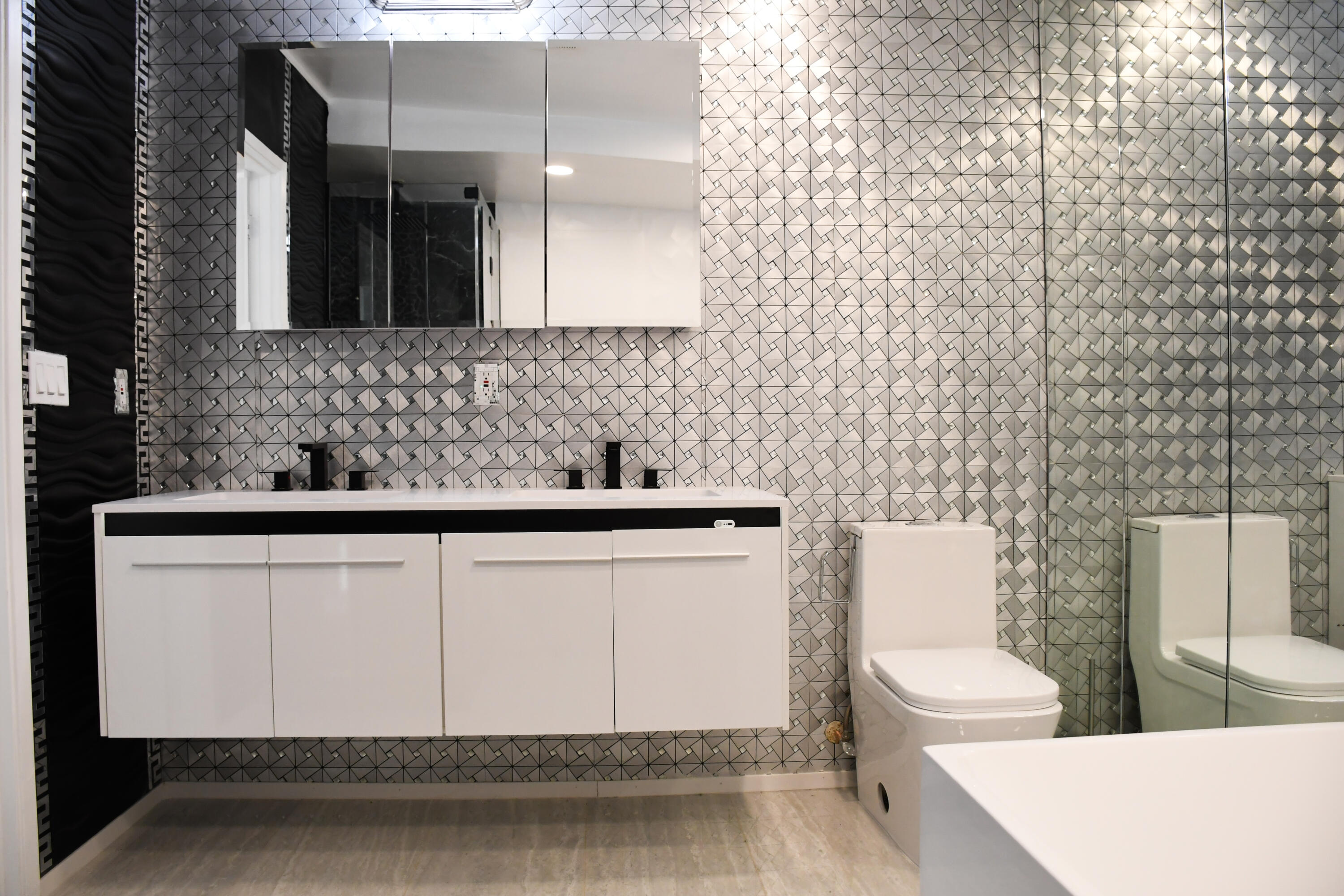 61576 Aberdeen Drive Joshua Tree, CA 92252 - Photo 10 of 31 a bathroom with a sink a toilet and mirror
