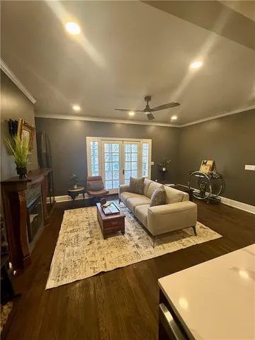 $2,750 | 3704 Baltimore Avenue, Unit 1, Kansas City, MO 64111