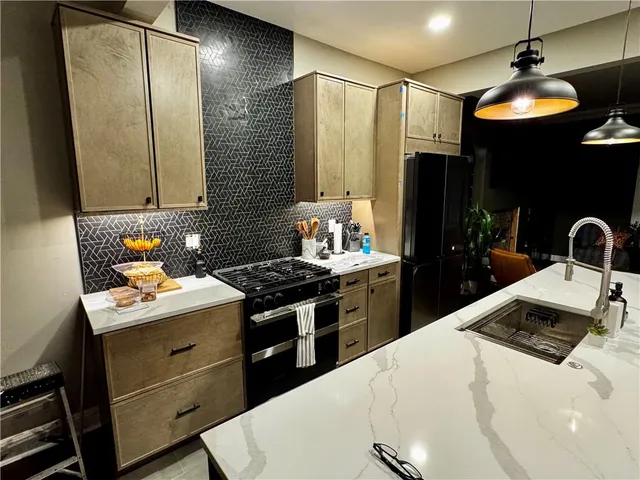 $2,750 | 3704 Baltimore Avenue, Unit 1, Kansas City, MO 64111