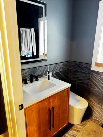 $2,750 | 3704 Baltimore Avenue, Unit 1, Kansas City, MO 64111