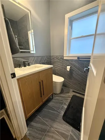 $2,750 | 3704 Baltimore Avenue, Unit 1, Kansas City, MO 64111