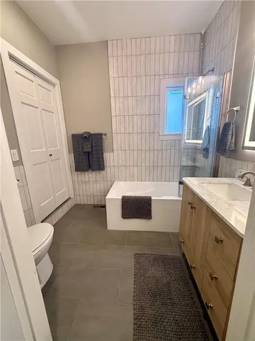 $2,750 | 3704 Baltimore Avenue, Unit 1, Kansas City, MO 64111