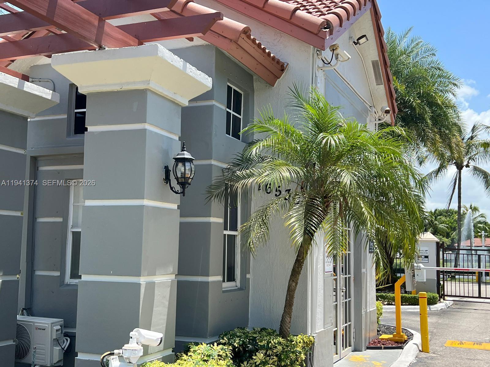 16462 Southwest 48th Terrace Miami, FL 33185 - Photo 14 of 41