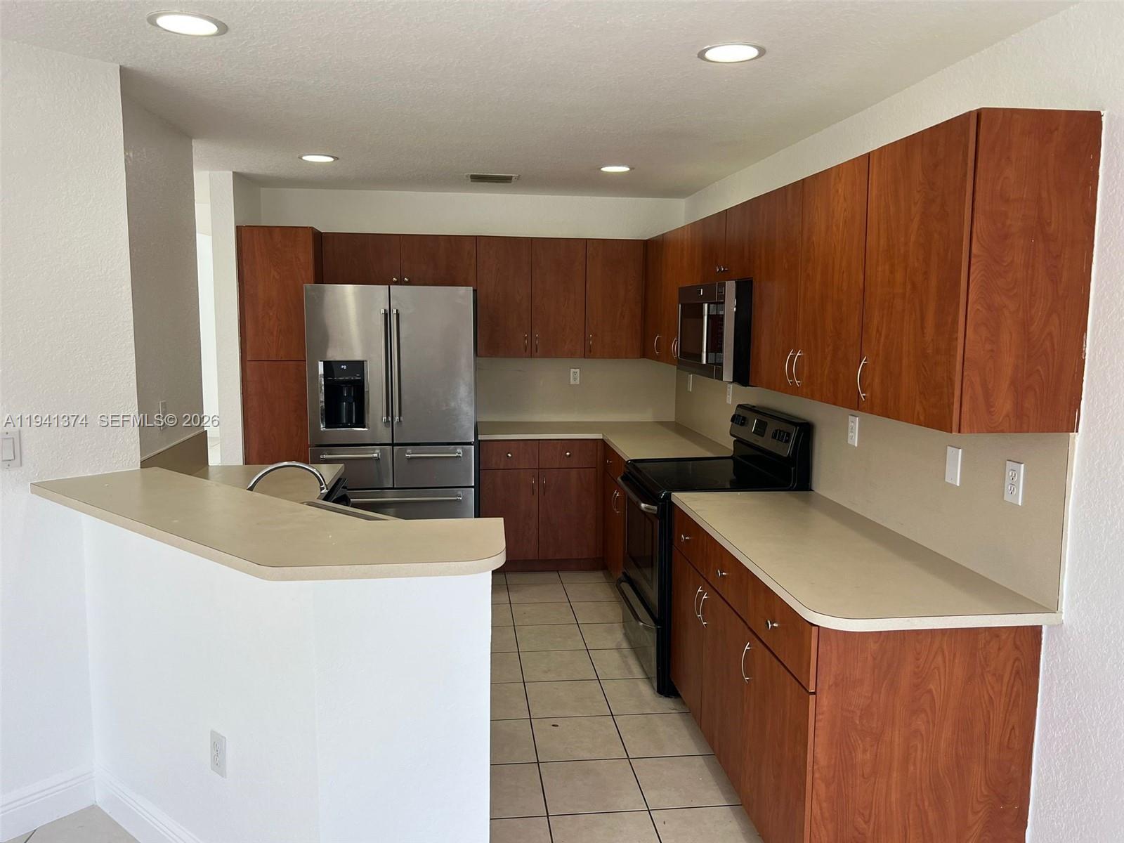 16462 Southwest 48th Terrace Miami, FL 33185 - Photo 29 of 41