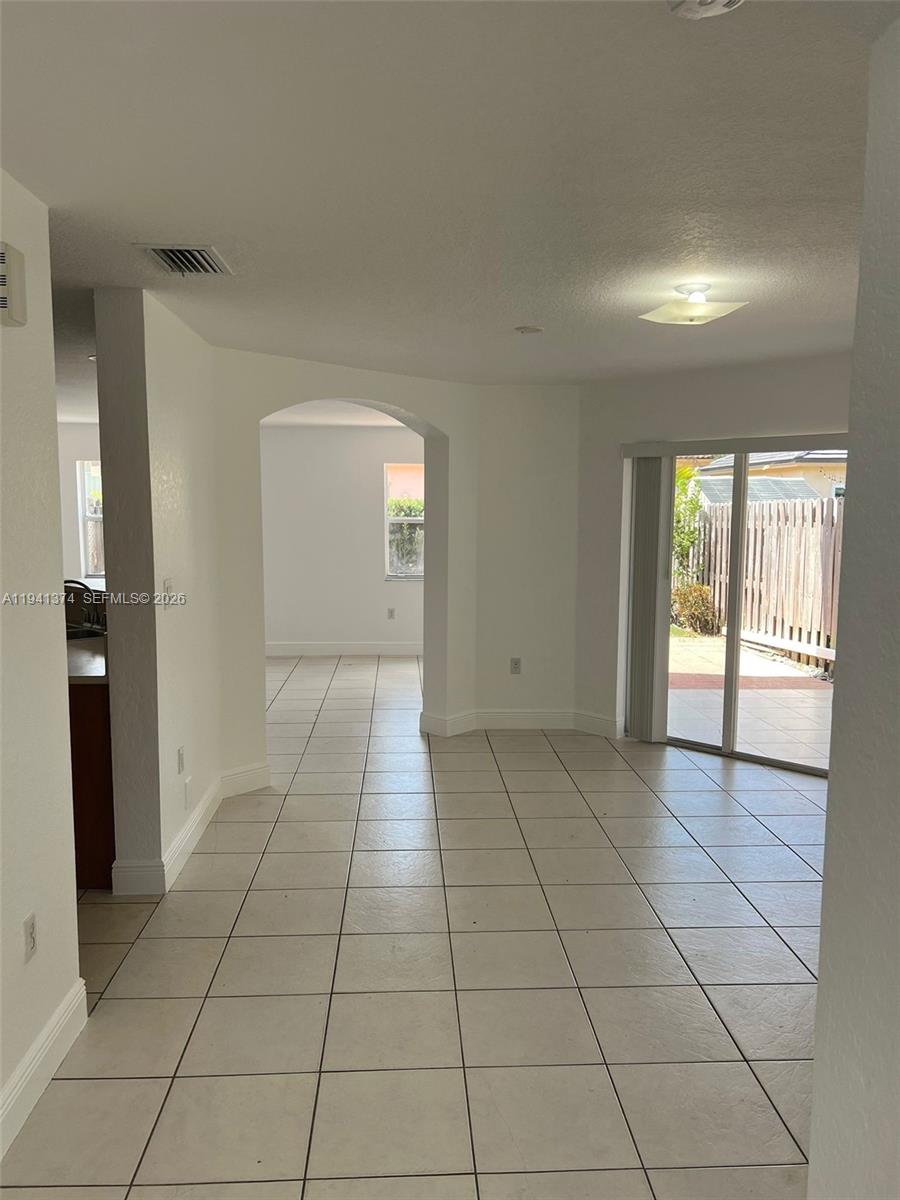 16462 Southwest 48th Terrace Miami, FL 33185 - Photo 7 of 41