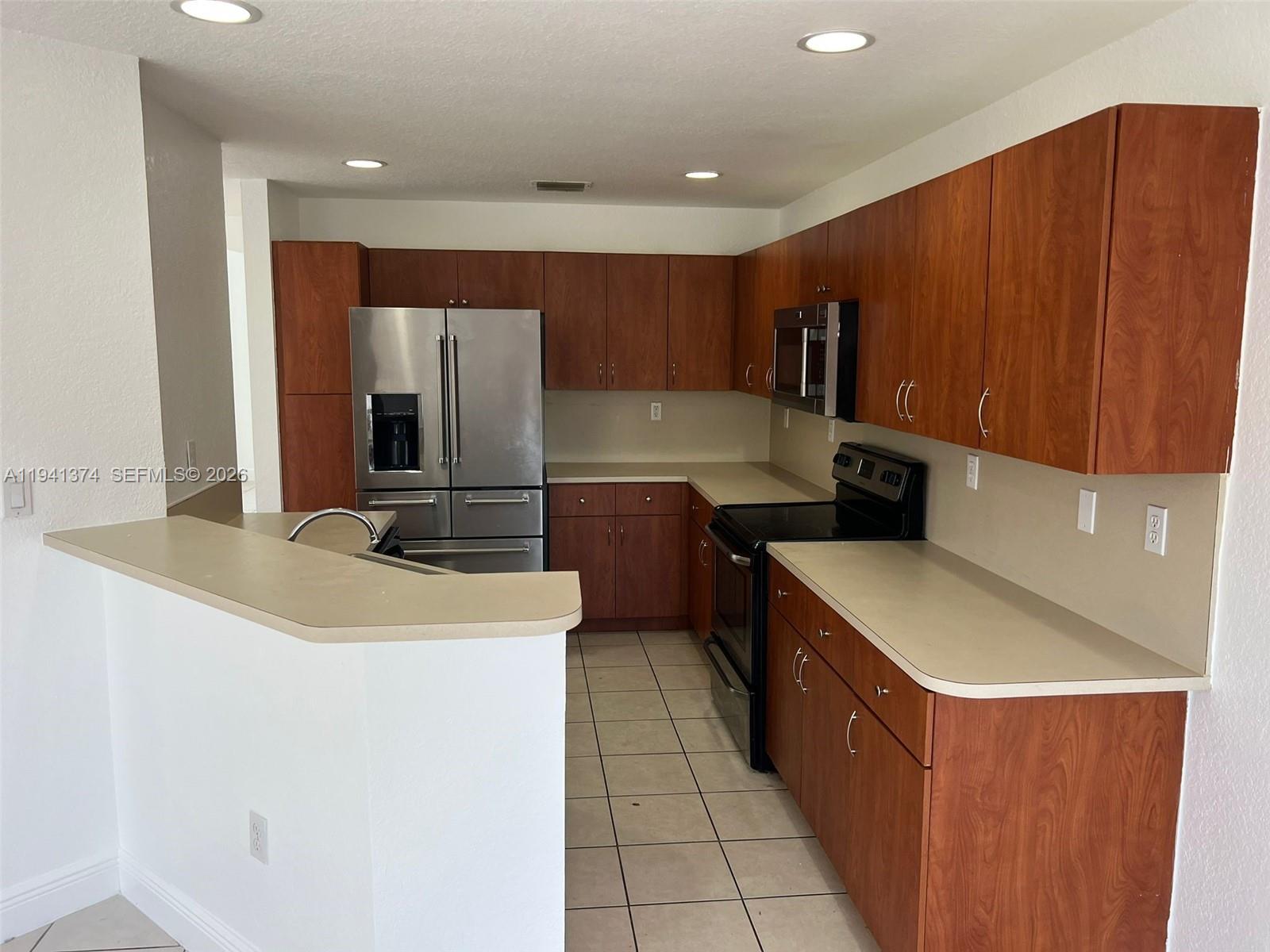 16462 Southwest 48th Terrace Miami, FL 33185 - Photo 8 of 41