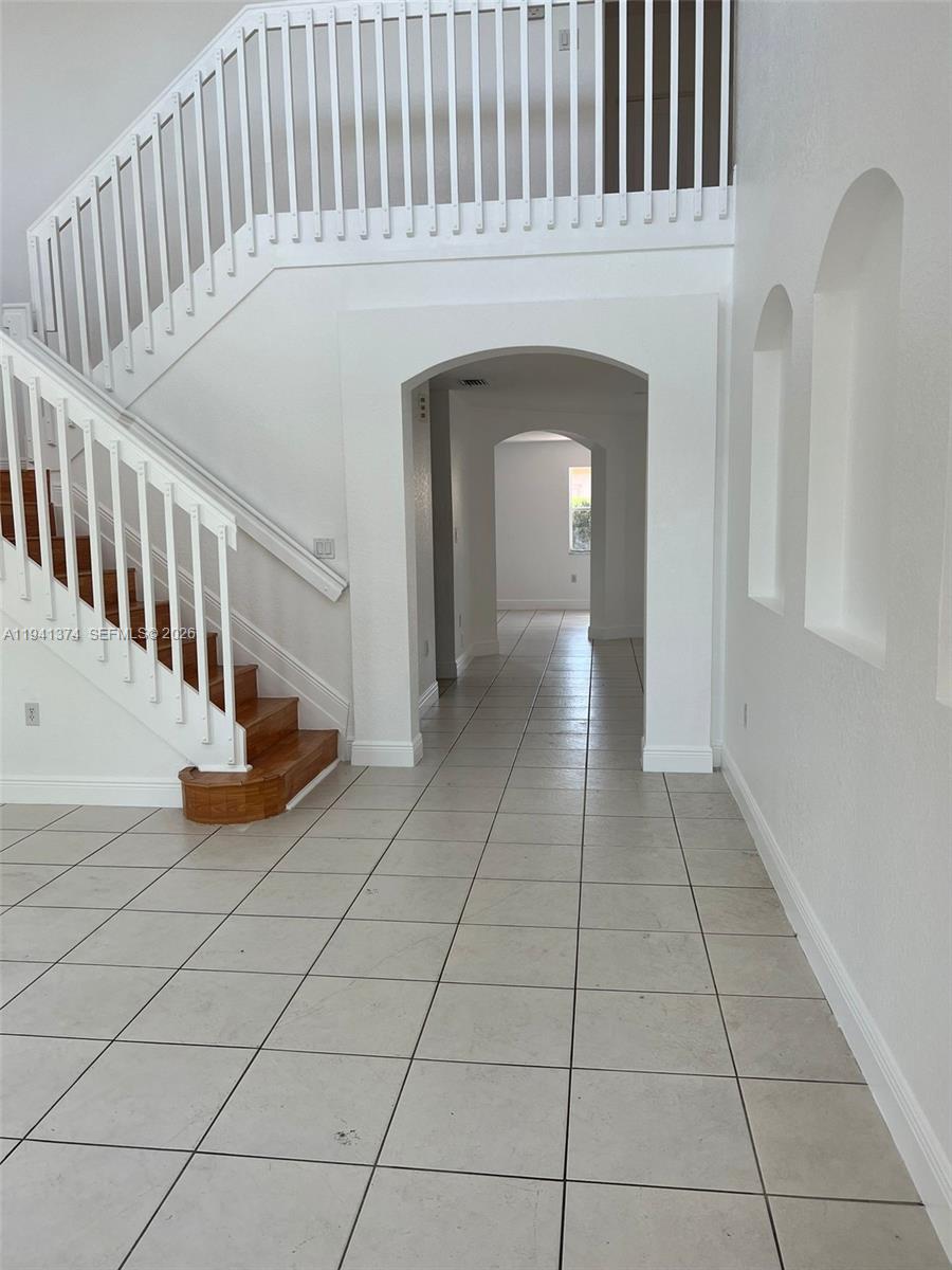 16462 Southwest 48th Terrace Miami, FL 33185 - Photo 10 of 41