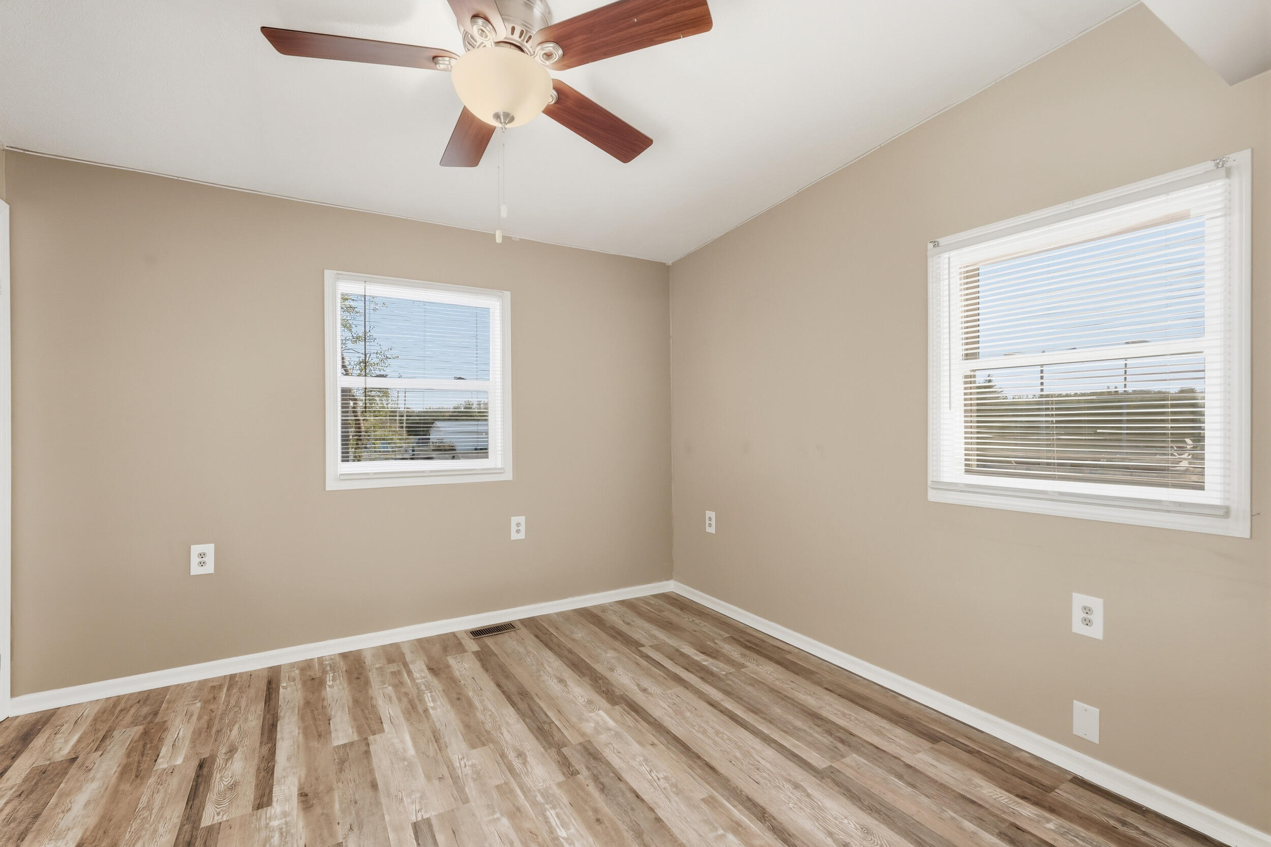 1059 Farrell Street Valparaiso, IN 46385 - Photo 12 of 23 2500x1667