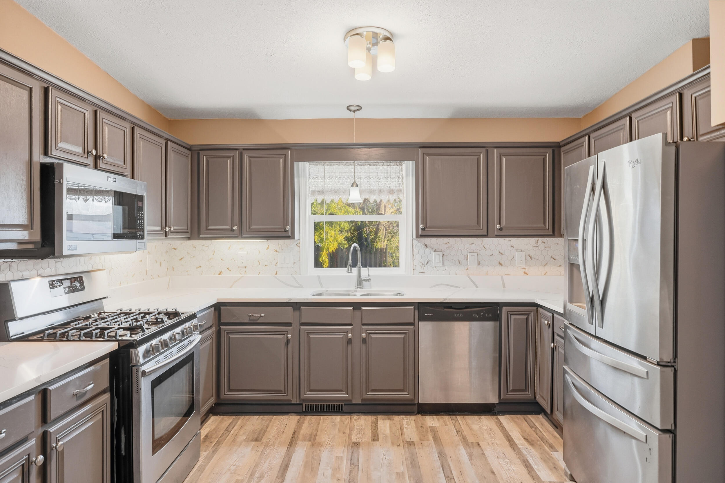 1059 Farrell Street Valparaiso, IN 46385 - Photo 6 of 23 2500x1665