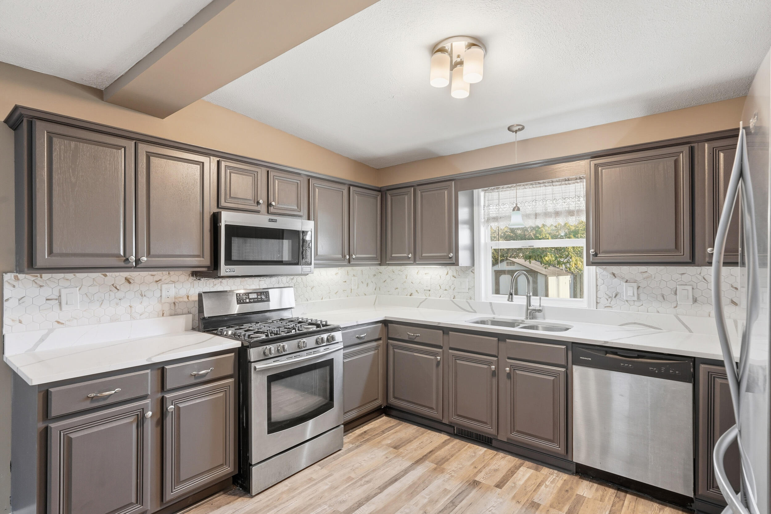 1059 Farrell Street Valparaiso, IN 46385 - Photo 7 of 23 2500x1667