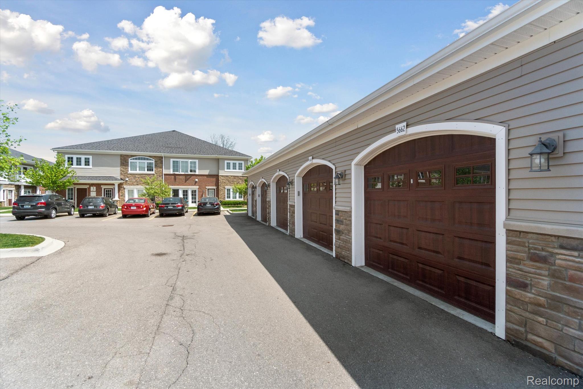5662 Arbor Chase Drive Ann Arbor, MI 48103 - Photo 25 of 27 27-photo-27.jpg