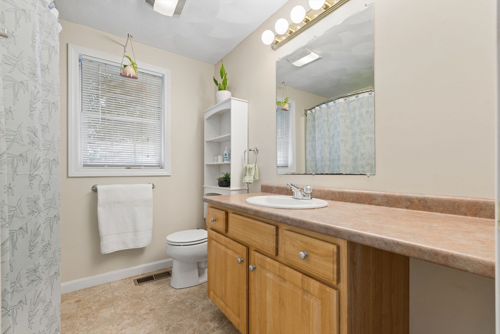 9 Perron Way Lowell, MA 01854 - Photo 17 of 42