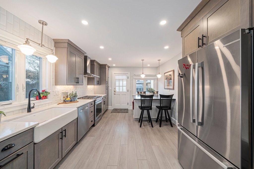 18 Park Street Milton, MA 02186 - Photo 7 of 42