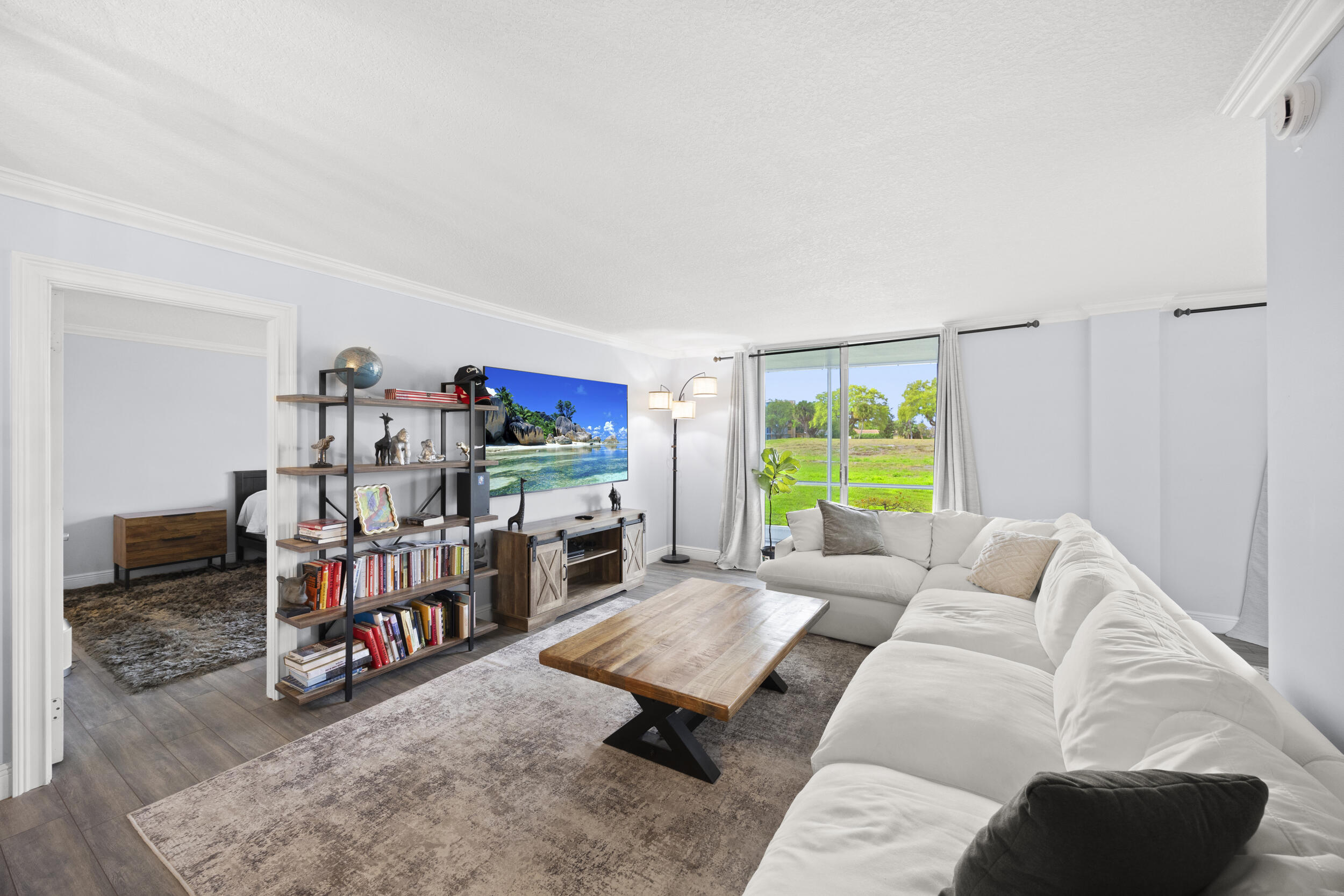 5301 Northwest 2nd Avenue, Unit 1010 Boca Raton, FL 33487 - Photo 4 of 35 Living Room