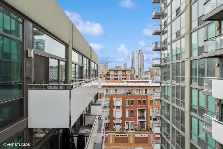660 West Wayman Street, Unit 701 Chicago, IL 60661 - Photo 14 of 23 a view of a tall building from a balcony