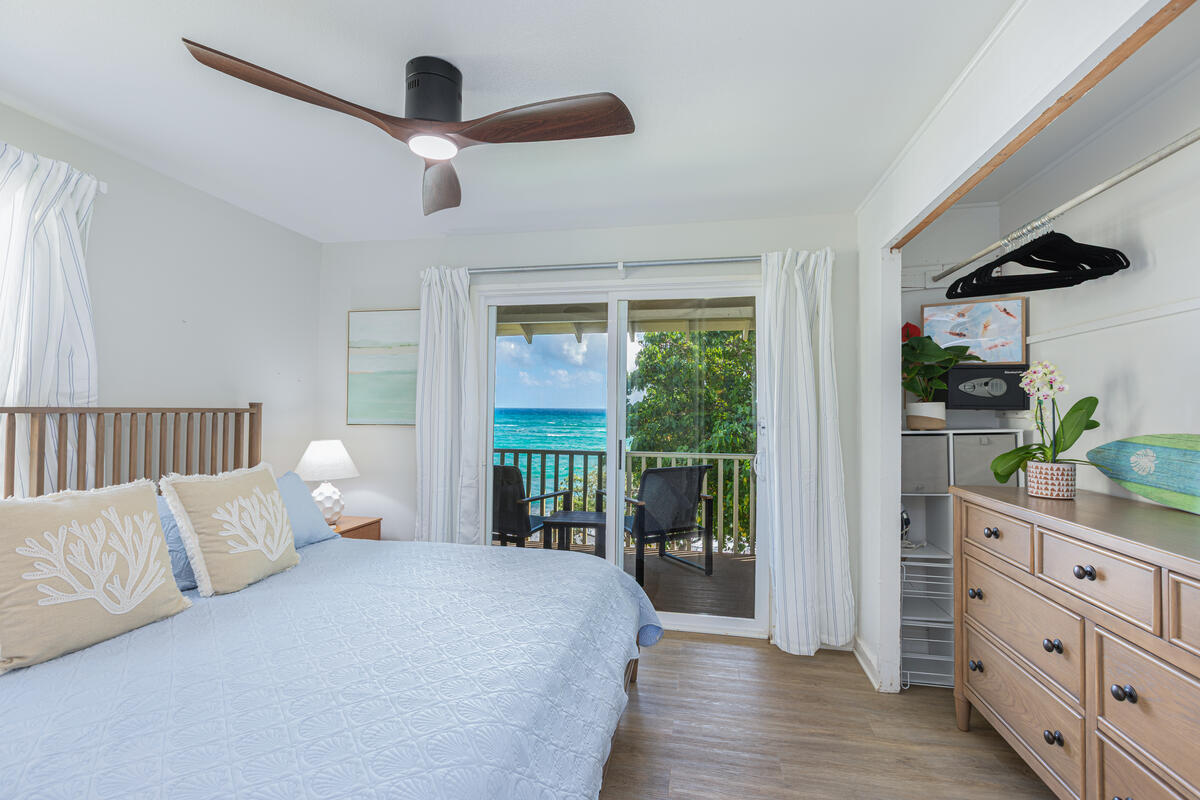 380 Papaloa Road, Unit 2 Kapaa, HI 96746 - Photo 14 of 20 a bedroom with a large bed and a window