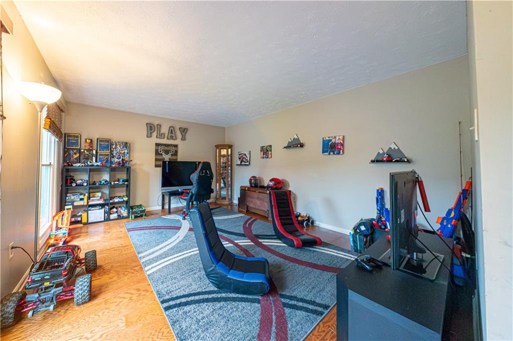 341 Indian Ridge Drive Coraopolis, PA 15108 - Photo 3 of 28 Gallery Image 3