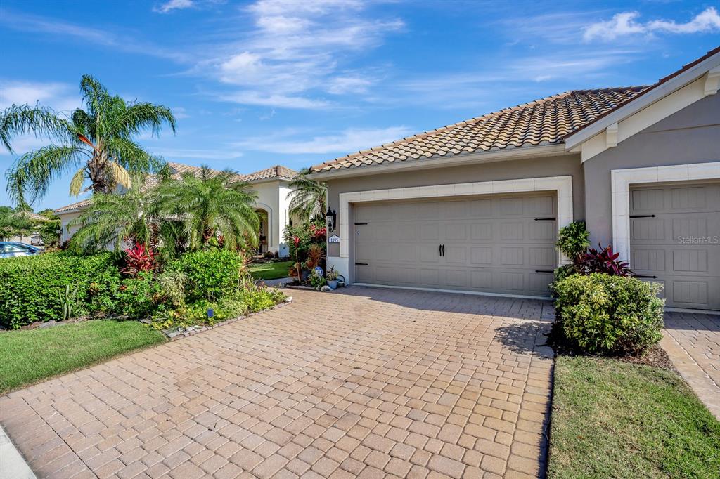 1195 Collier Place Venice, FL 34293 - Photo 2 of 36