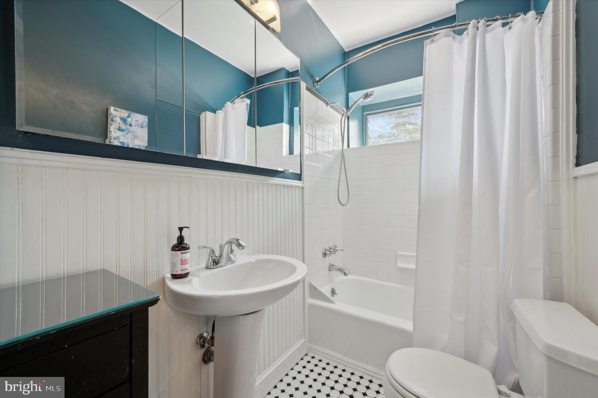 3648 Merrick Road Philadelphia, PA 19129 - Photo 24 of 35 Gallery Image 24