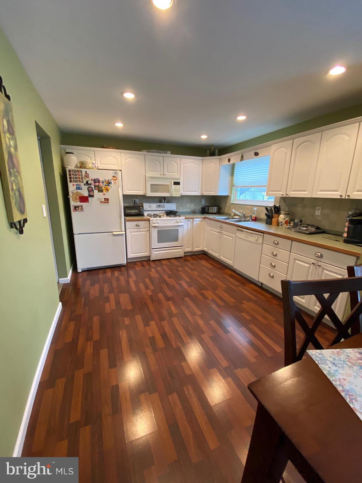 1 Uranus Road Sewell, NJ 08080 - Photo 6 of 22 TONS OF CABINETS