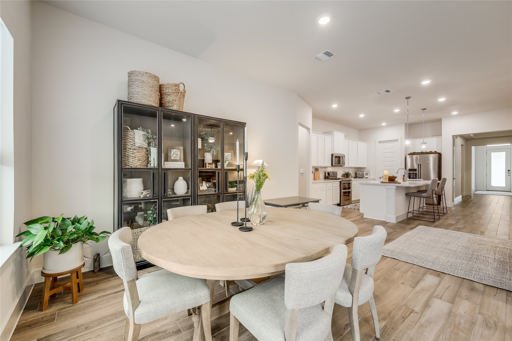 8400 Skytex Street Austin, TX 78744 - Photo 15 of 37