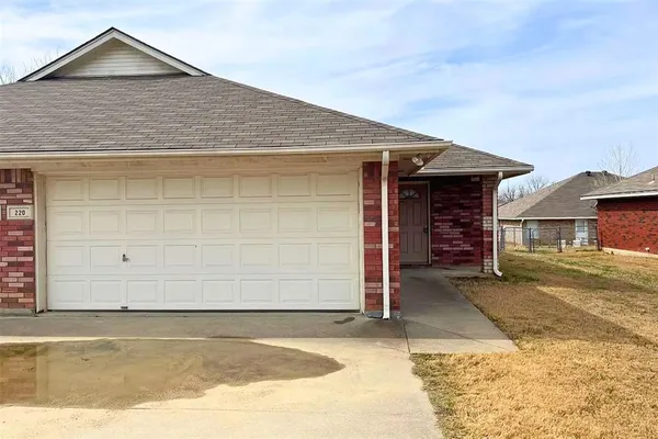$1,695 | 220 Joshua Boulevard, Joshua, TX 76058