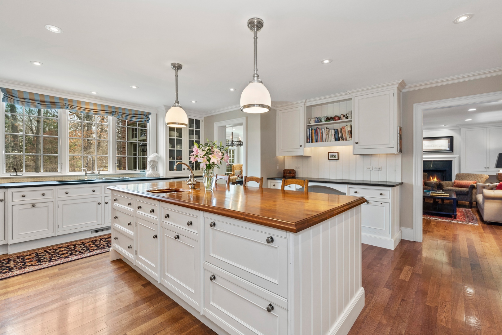 511 Cambridge Lane Lake Bluff, IL 60044 - Photo 8 of 38