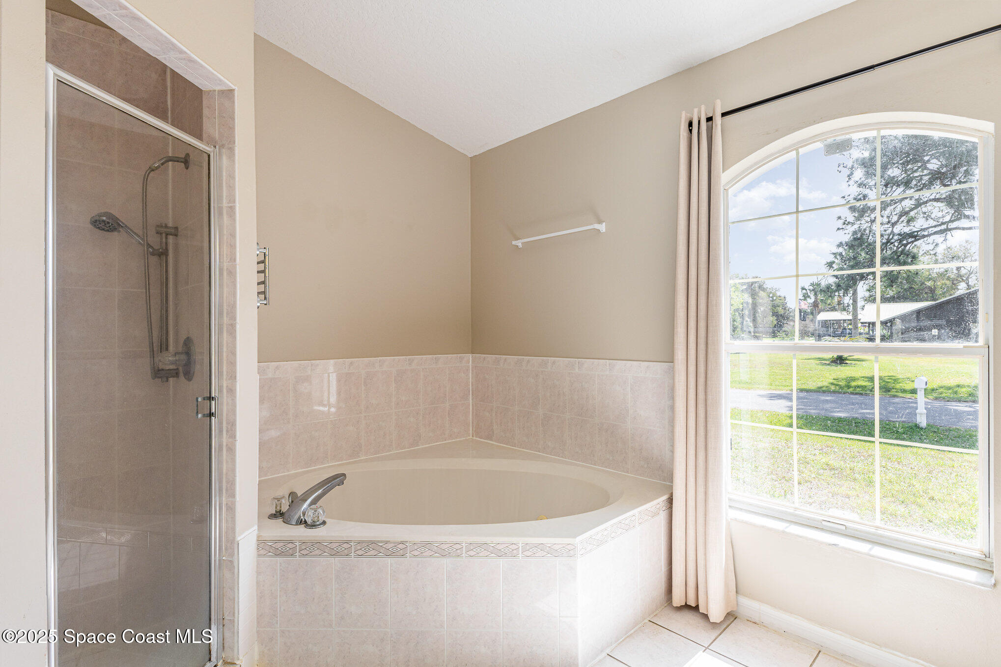 6480 Annapolis Street Cocoa, FL 32927 - Photo 16 of 30 a bath tub sitting next to a window