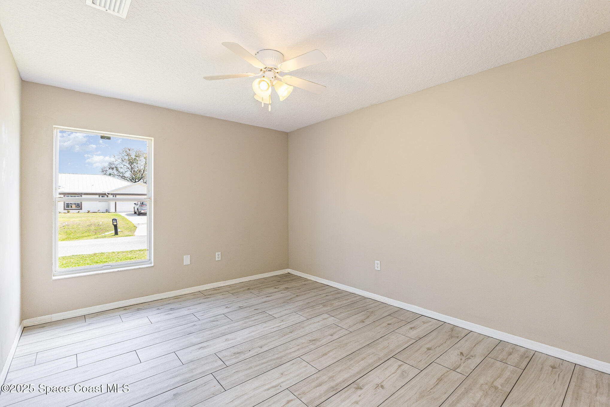 6480 Annapolis Street Cocoa, FL 32927 - Photo 18 of 30 an empty room with a window