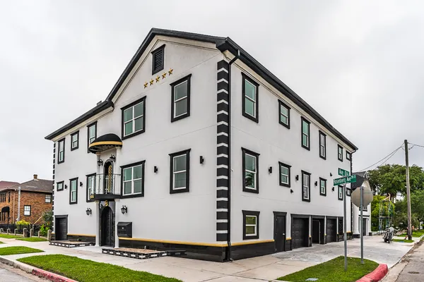 $2,150 | 1801 Rosenberg Street, Unit 204, Galveston, TX 77550