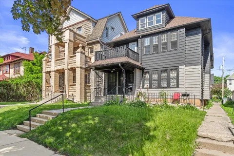 $525,000 | 2960 North Maryland Avenue, Unit 2962, Milwaukee, WI 53211