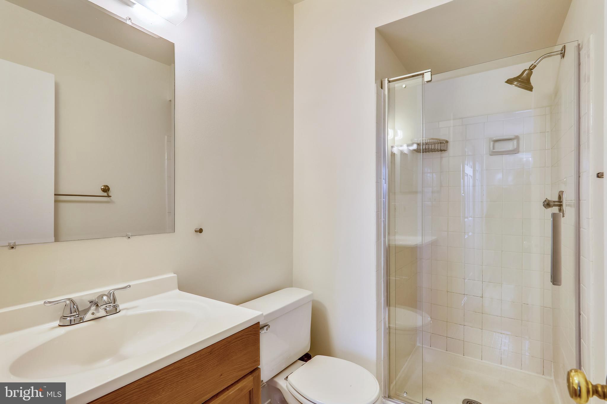 10600 Georgia Avenue Silver Spring, MD 20902 - Photo 18 of 44 Upper level primary bathroom