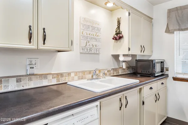 $319,000 | 4004 Avalanche Avenue, Yakima, WA 98908