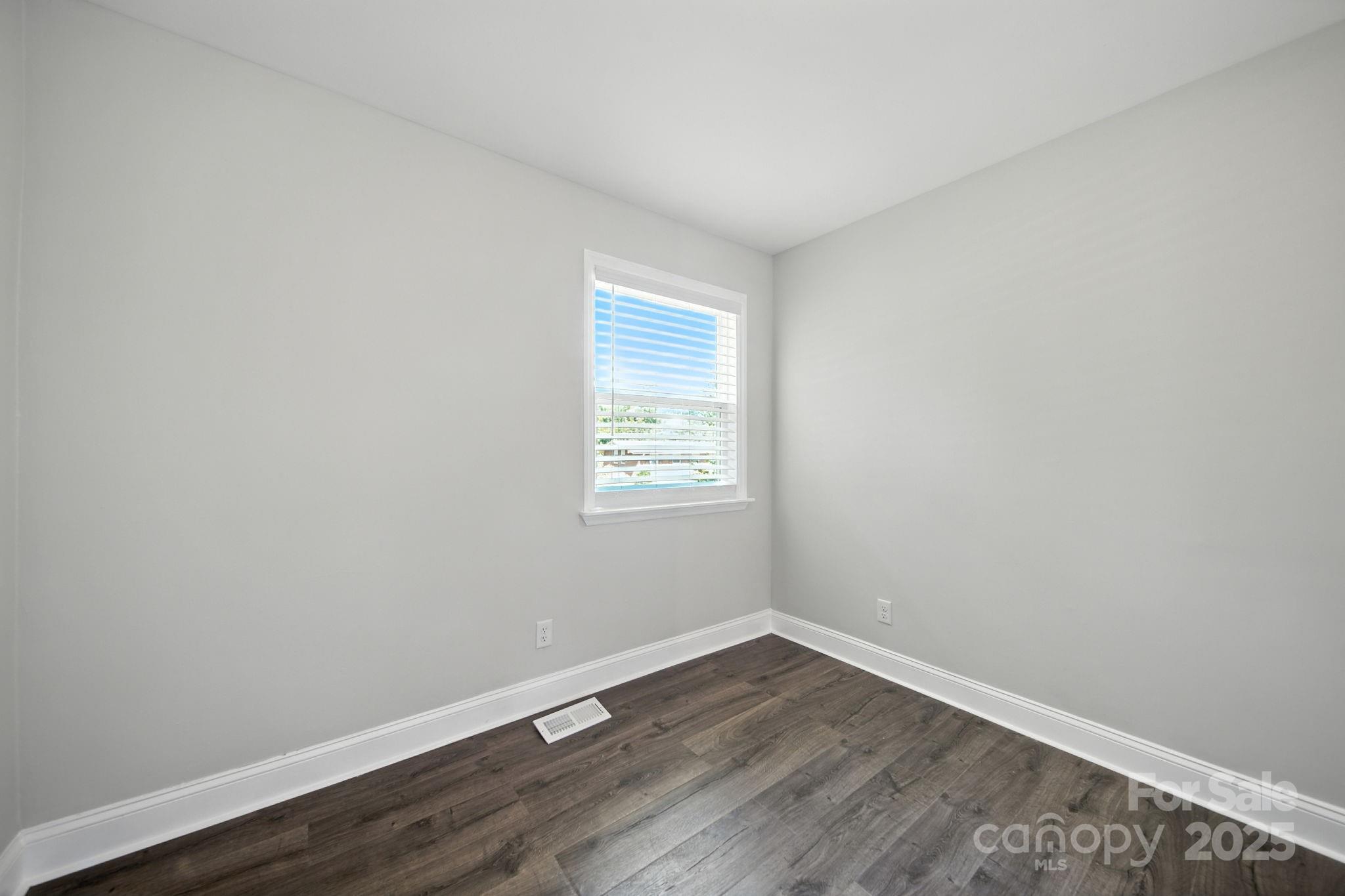 830 Log Cabin Road Charlotte, NC 28213 - Photo 24 of 33 Gallery Image 24
