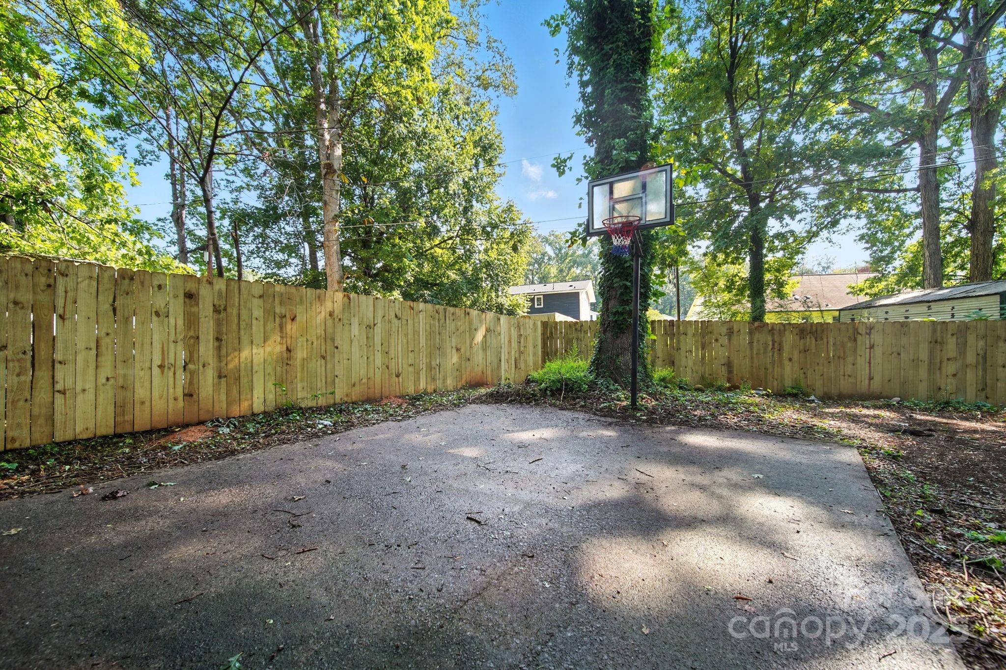 830 Log Cabin Road Charlotte, NC 28213 - Photo 7 of 33 Gallery Image 7